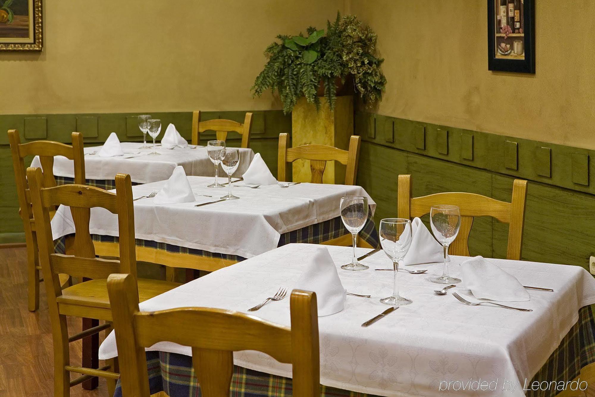 Hotel Nuevo Zenit Calahorra Restaurant foto